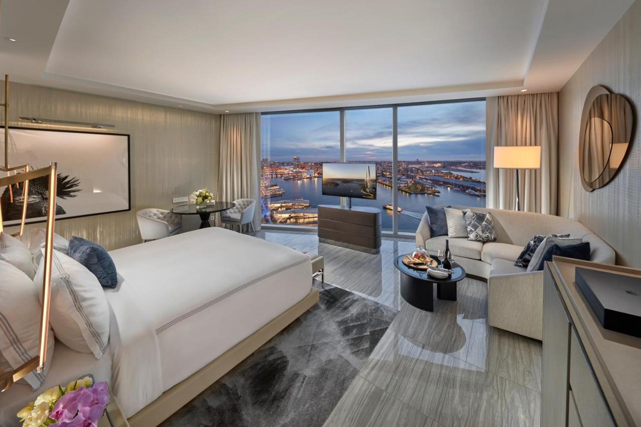 Crown Towers Sydney Hotel Ngoại thất bức ảnh A guest room at the Four Seasons Hotel