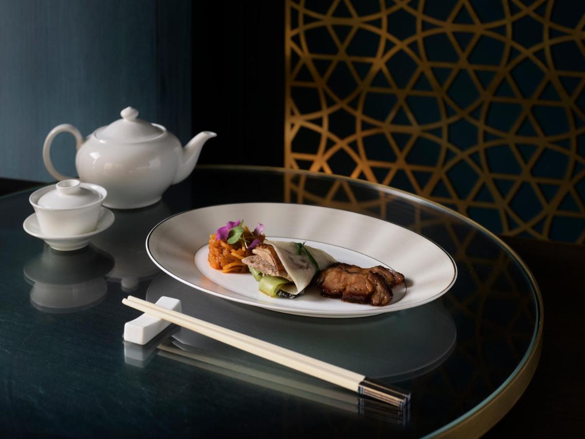Crown Towers Sydney Hotel Ngoại thất bức ảnh A meal at the restaurant